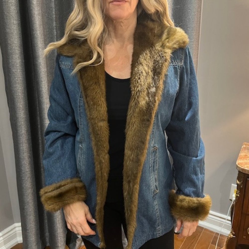 Jean jacket with fur lining